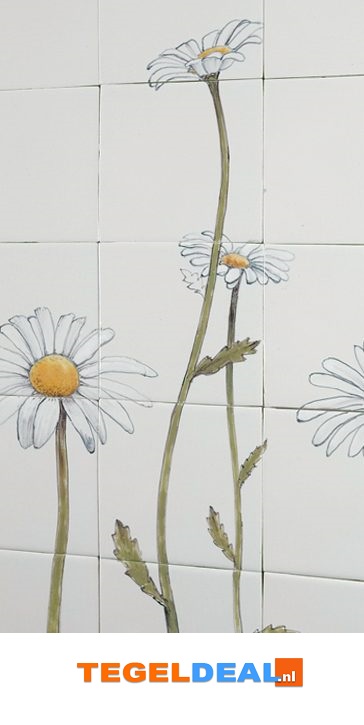 TH30-1  Margrieten, handbeschilderd tableau, 30 tegels / 13x13 cm 